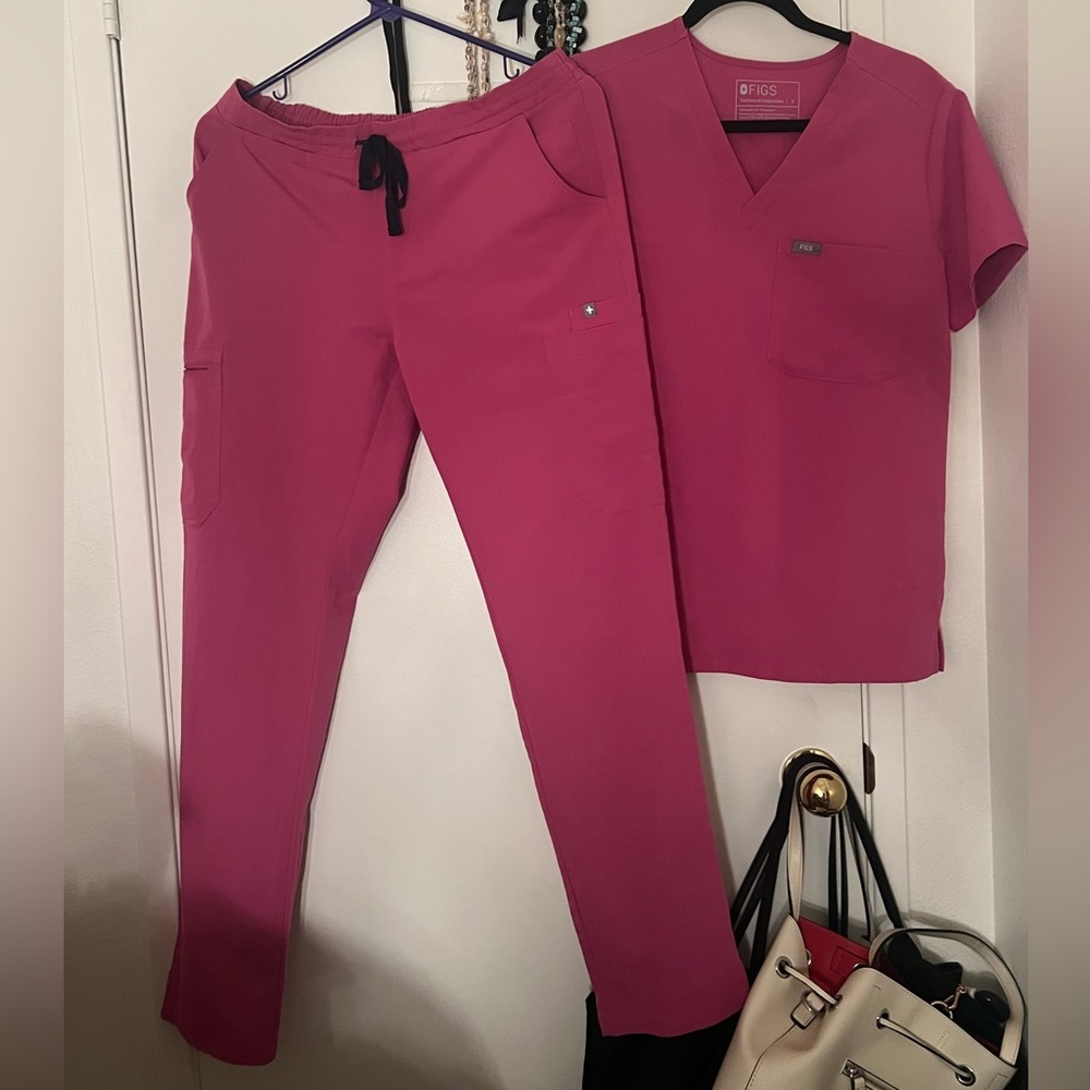 Figs womens uniform set in Pink